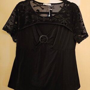 Rgothic skull lace accent tshirt NWT